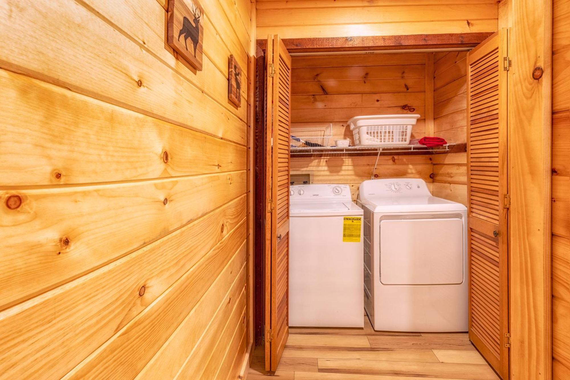 Real Log Cabin With Amazing Views, Hot Tub, Sauna, Games แกตลิงเบิร์ก ภายนอก รูปภาพ