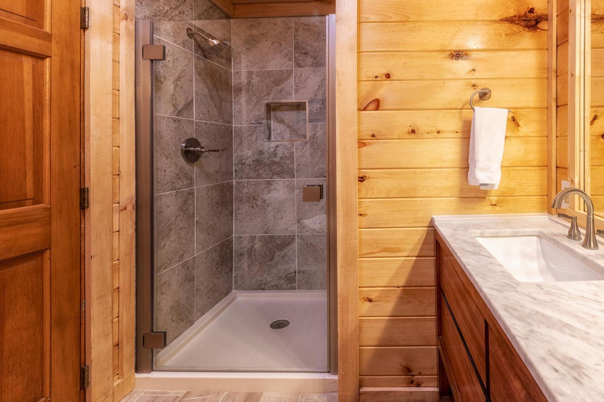 Real Log Cabin With Amazing Views, Hot Tub, Sauna, Games แกตลิงเบิร์ก ภายนอก รูปภาพ