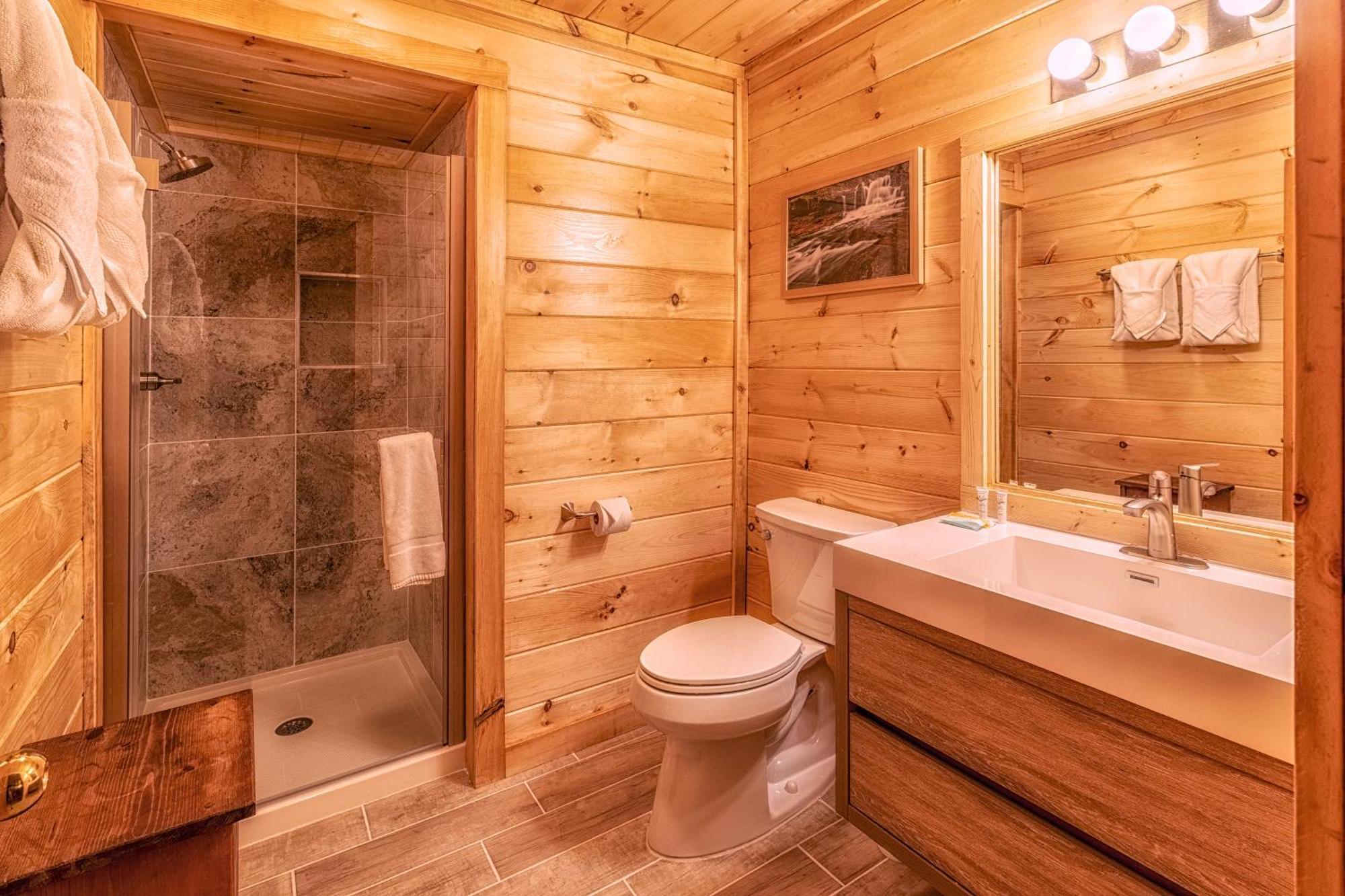 Real Log Cabin With Amazing Views, Hot Tub, Sauna, Games แกตลิงเบิร์ก ภายนอก รูปภาพ